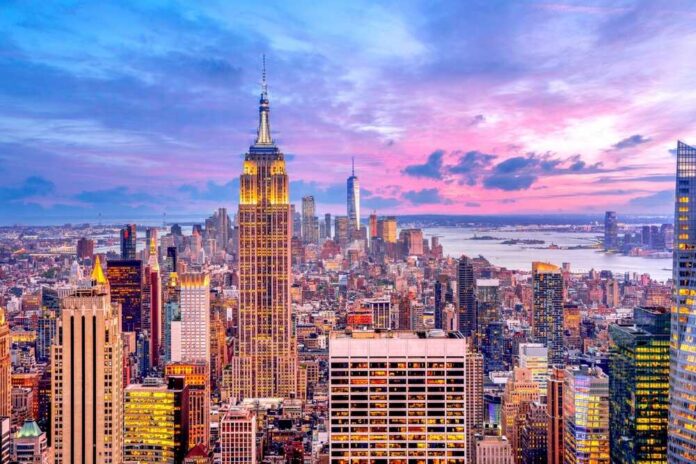 New,York,City,,Usa,-,06.07.2017:,Empire,State,Building New York City skyline at dusk with skyscrapers.